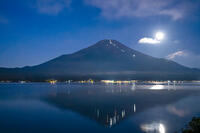 月夜の富士山 [YMA110016176]