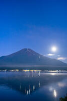 月夜の富士山 [YMA110016177]