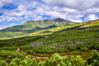 旭岳の第一展望台から見た安足間岳 [YMA110016218]