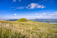 ススキ原と米塚 [YMA110016348]