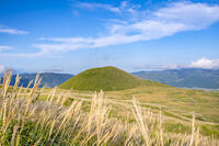 ススキ原と米塚 [YMA110016349]