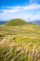 ススキ原と米塚 [YMA110016351]