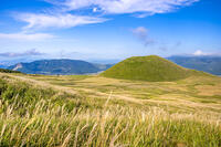 ススキ原と米塚 [YMA110016354]