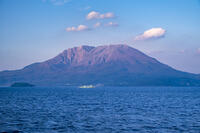 夕暮れの桜島 [YMA110016445]