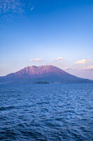 夕暮れの桜島 [YMA110016446]