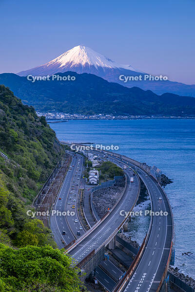 夕暮れの薩?峠 [YMA110016119]