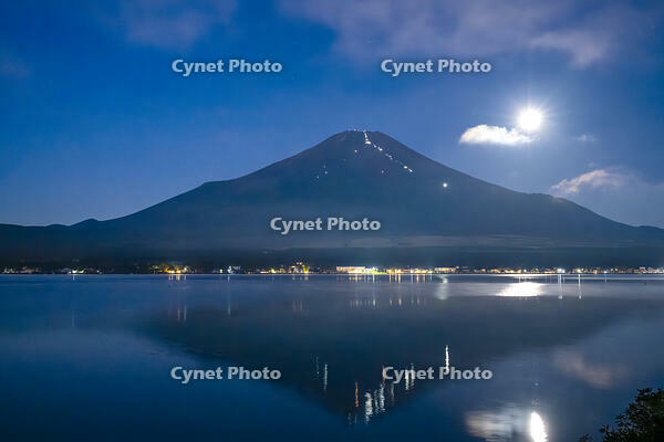 月夜の富士山 [YMA110016176]