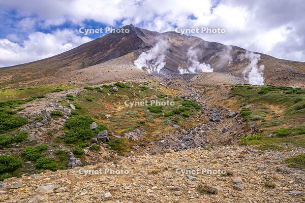 秋の旭岳 [YMA110016238]