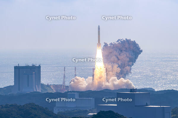 H3ロケット7号機の打ち上げ [YMA110016418]