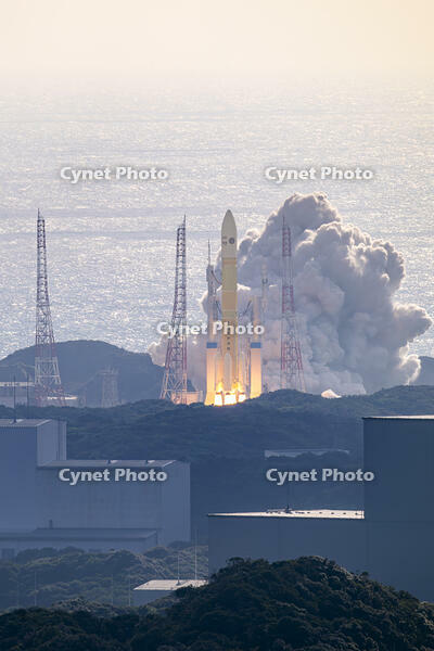 H3ロケット7号機の打ち上げ [YMA110016419]