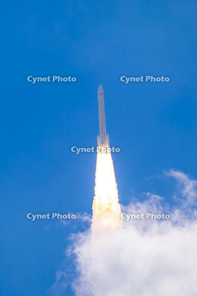 H3ロケット7号機の打ち上げ [YMA110016423]