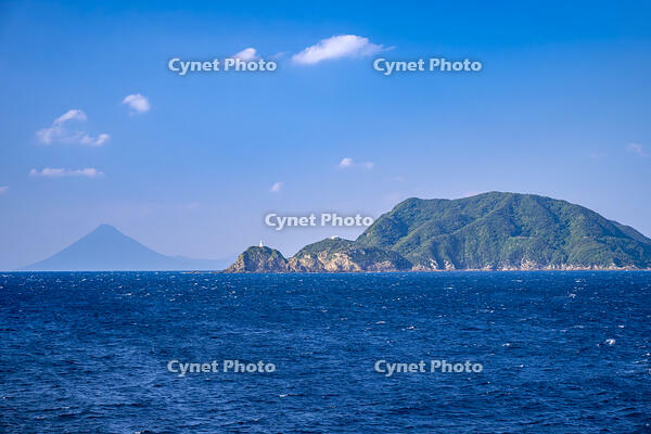 佐多岬と開聞岳 [YMA110016431]