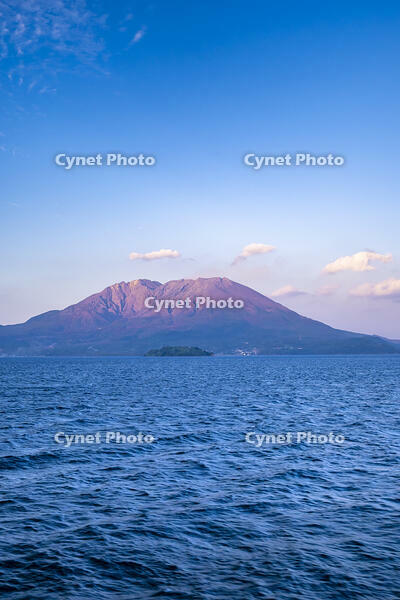 夕暮れの桜島 [YMA110016446]