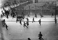 Berlin, 1 May 1929. After the Socialist government in Prussia bans May Day demonstrations, confrontations begin.  Berlin police disperse a workers' demonstration; fleeing demonstrators.  Photo. [AKG110392332]