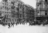 Berlin, 1 May 1929. Unrest after the Socialist government in Prussia bans May Day demonstrations.  Police division on Hermannplatz in Neukoelln.  Photo. [AKG110392334]
