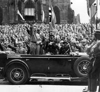 Nuremberg Rally 1933 in Nuremberg, Germany – Adolf Hitler reviews a parade by the SA (Sturmabteilung). (Flaws in quality due to the historic picture copy) Photo: Fotoarchiv für Zeitgeschichte – NO WIRE SERVICE – [AKG110392385]