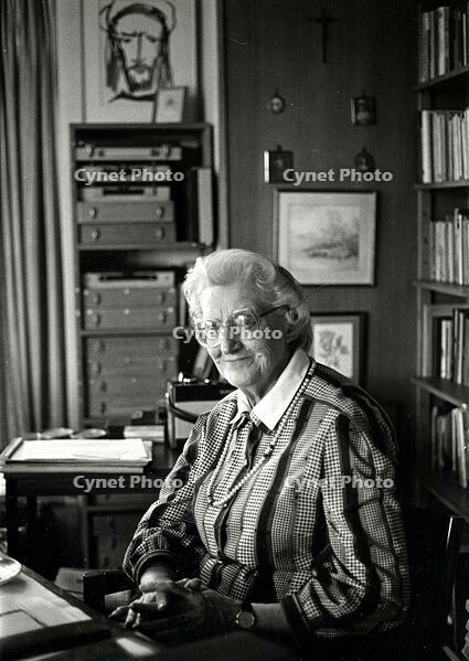 Saunders, Lady Cicely Mary Strode. [AKG110392378]