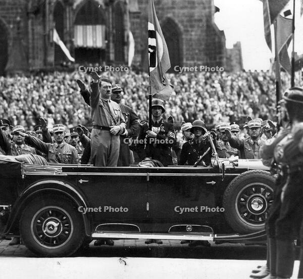 Nuremberg Rally 1933 in Nuremberg, Germany – Adolf Hitler reviews a parade by the SA (Sturmabteilung). (Flaws in quality due to the historic picture copy) Photo: Fotoarchiv für Zeitgeschichte – NO WIRE SERVICE – [AKG110392385]