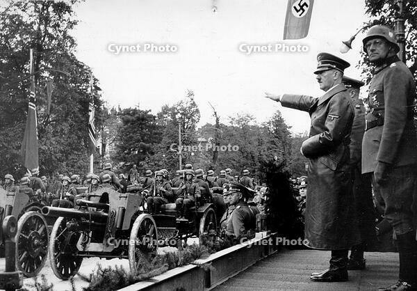 Adolf Hitler [AKG110392393]