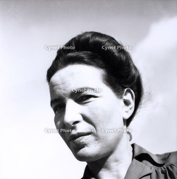 Portrait of Simone de Beauvoir / Photo 1945 [AKG110392504]