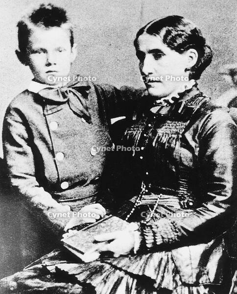Van Gogh's cousin Kee Vos with son / photo [AKG110392540]