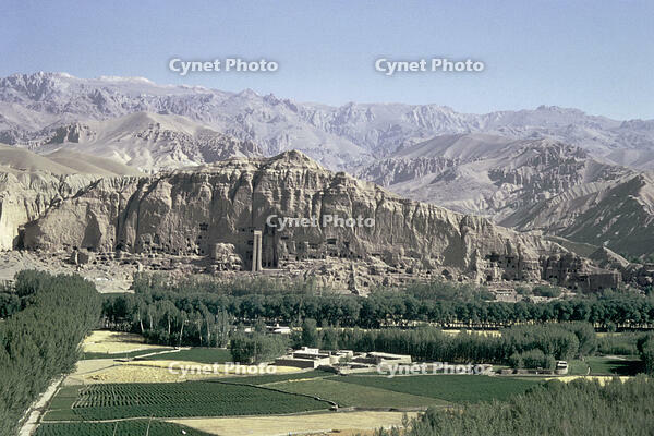 Bamiyan, Cliff with Little Buddha / Photo [AKG110392642]