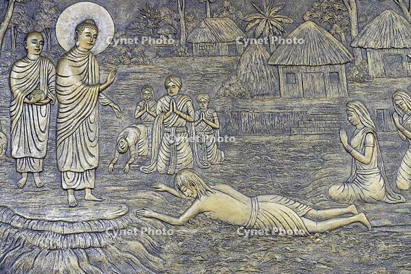 Tinh Xa Ngoc Chau Buddhist temple. The Life of the Buddha, Siddhartha Gautama. The Buddha overcoming a cruel man, Angulimala who cut off the right index finger of passing travellers.   Chau Doc. Vietnam. [AKG110392656]