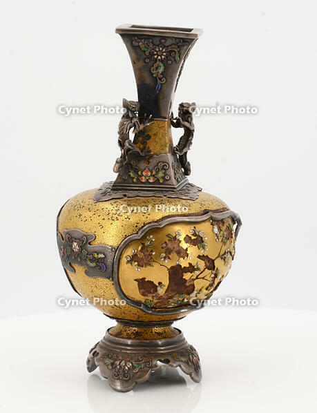 SHIBAYAMA VASE WITH DRAGONS. [AKG110392717]