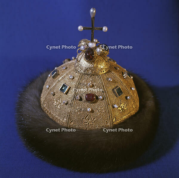 Crown Named after the Kiev Grand Duke Vladimir Monomakh / 13th/14th Century / Photo, 1989 [AKG110392721]