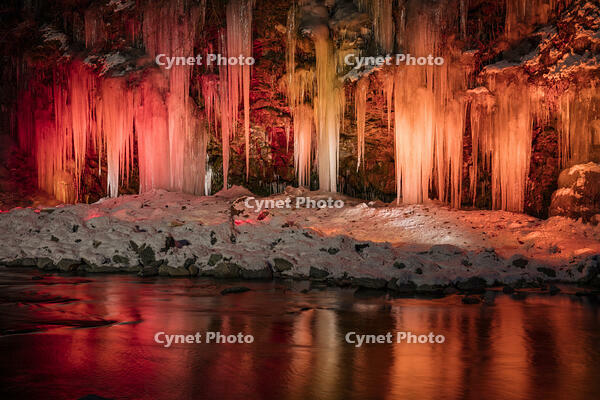 三十槌の氷柱　ライトアップ [INO110001798]