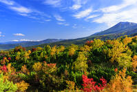 紅葉の望岳台より美瑛富士と大雪山 [MHI110004932]