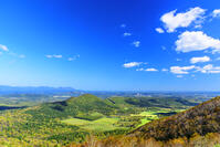 狩勝峠展望台より十勝平野のパノラマ展望 [MHI110005006]