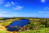 秋色の八幡沼 [MHI110005033]