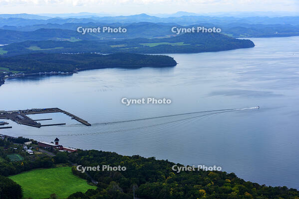 サロマ湖と船 [MHI110004948]