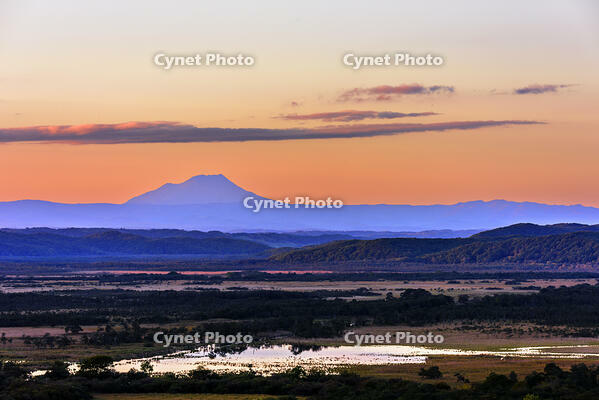 細岡展望台より雄阿寒岳と釧路湿原の夕景 [MHI110004967]