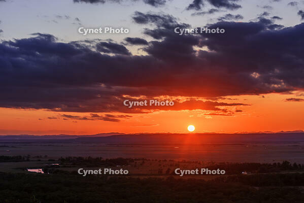 細岡展望台より釧路湿原に沈む夕日 [MHI110004971]