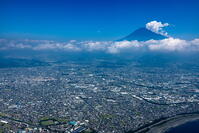富士市の街並みより富士山 [THN110007887]