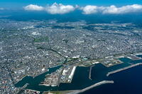 焼津港周辺と焼津の街並み志太平野 [THN110007897]