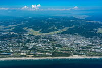遠州灘御前崎市の海岸より牧之原台地 [THN110007904]