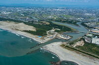 馬込川河口周辺より浜松市の街並み [THN110007923]