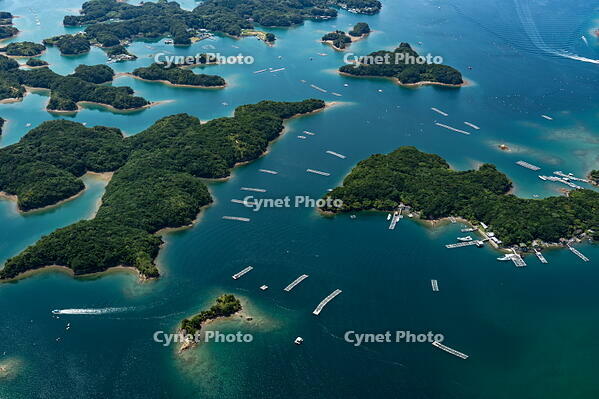 英虞湾(土井ケ原島,横山島と養殖いかだのある風景) [THN110007872]