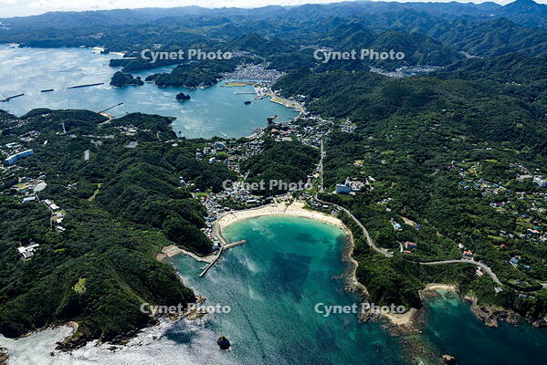 外浦海水浴場地区より下田港と下田市の街並み [THN110007944]
