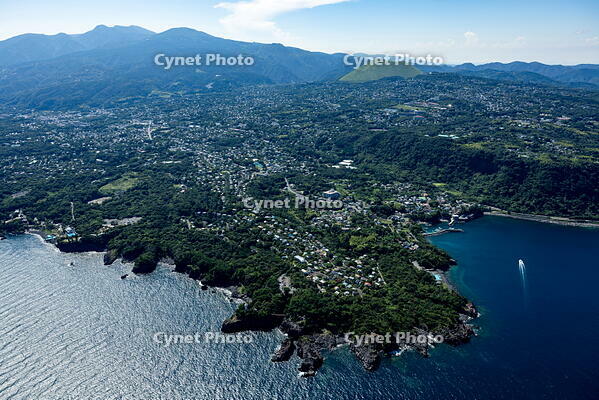城ケ崎海岸周辺より伊豆高原,大室山方面 [THN110007952]
