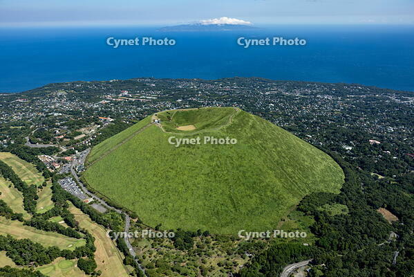 大室山,伊豆シャボテン動物公園と伊豆高原,相模湾と伊豆大島 [THN110007955]