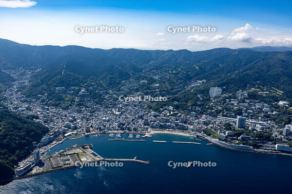 熱海港と熱海の街並み [THN110007963]