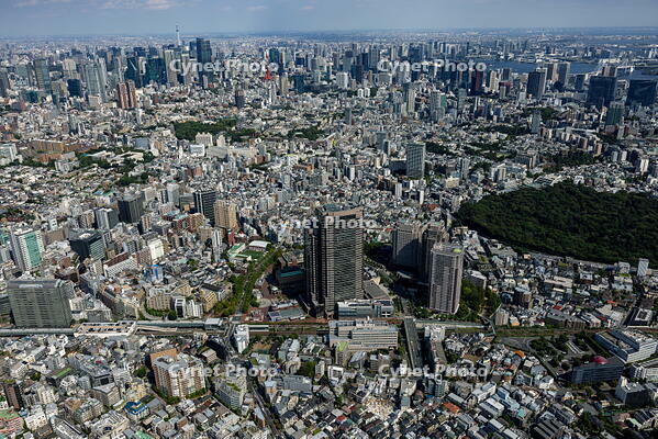 恵比寿ガーデンプレイスと東京の街並み [THN110008030]