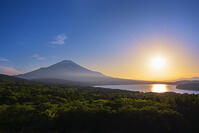パノラマ台より富士山の夕景を望む [OYO110006762]