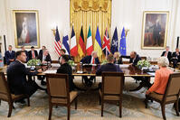 Meeting with US President Donald Trump where they will discuss the future of Ukraine at the White House. [PST110004145]