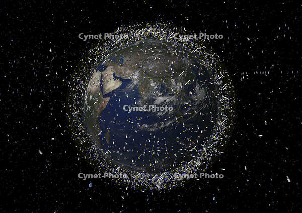 Space junk...This European Space Agency handout graphic shows the large numbers of satellites and other space debirs surrounding the Earth. Eighty percent of all catalogued objects are in low-Earth orbit (LEO), which extends to 2000 km above the Earth's s [PST110004140]