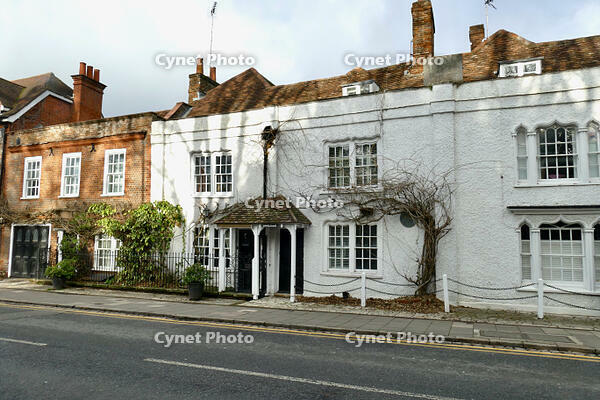 ‘Frankenstein’ author’s Marlow cottage goes on sale [PST110004180]
